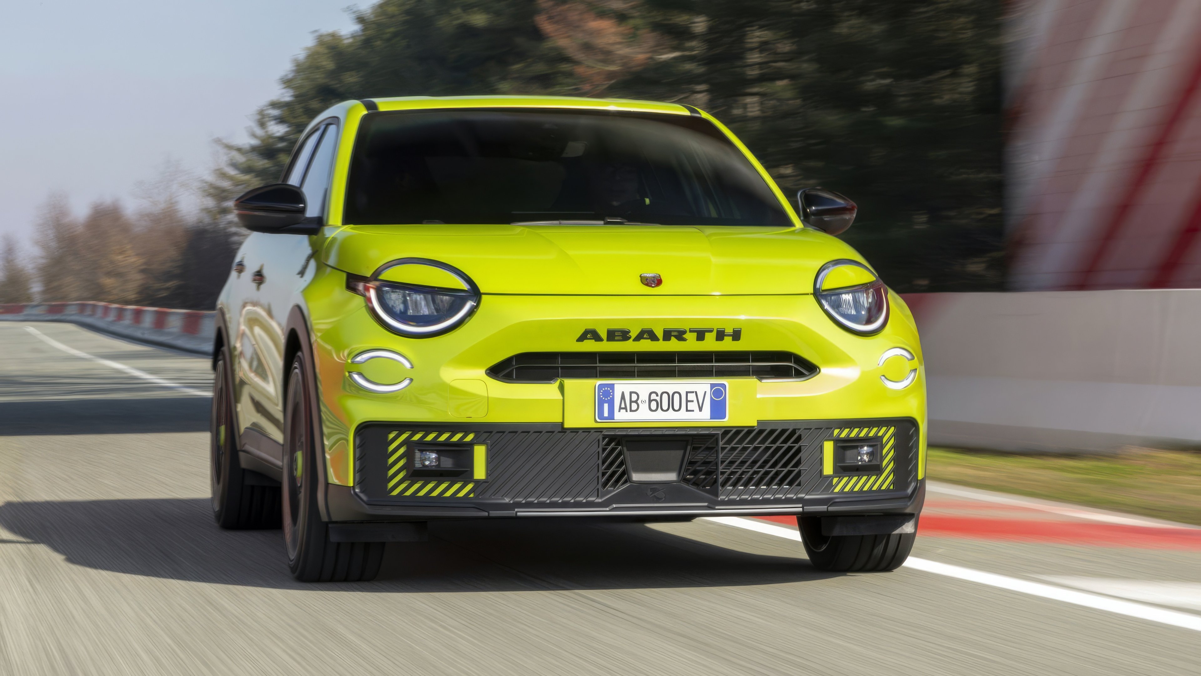 Abarth 500e  front view