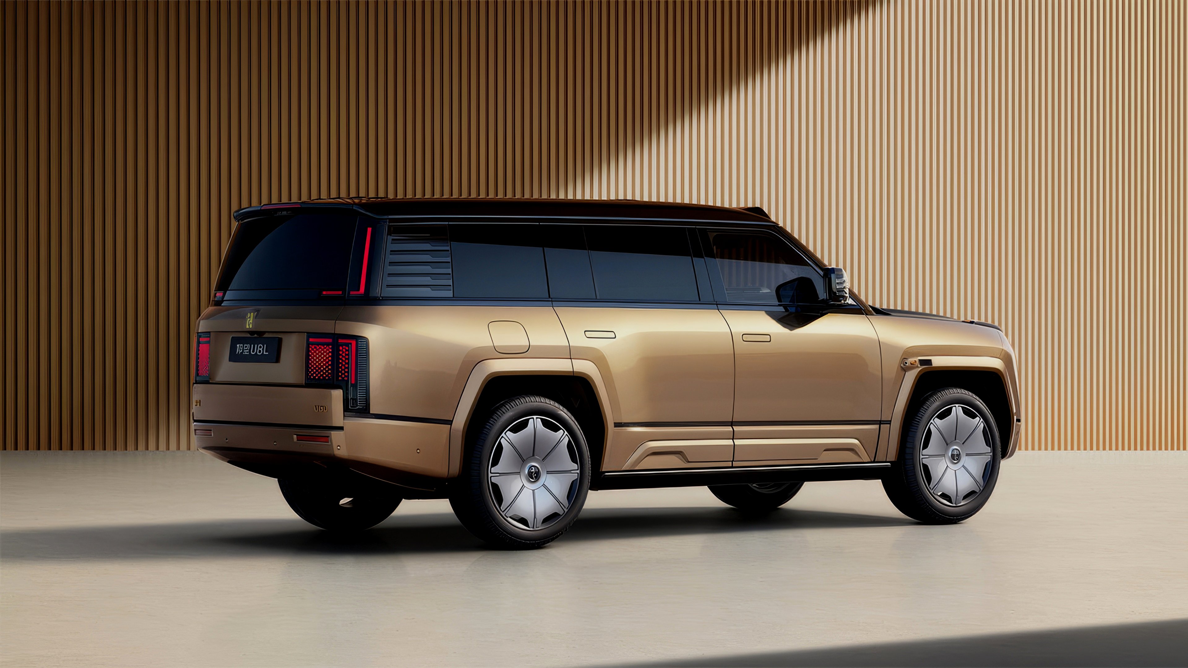 Yangwang U8L  rear view