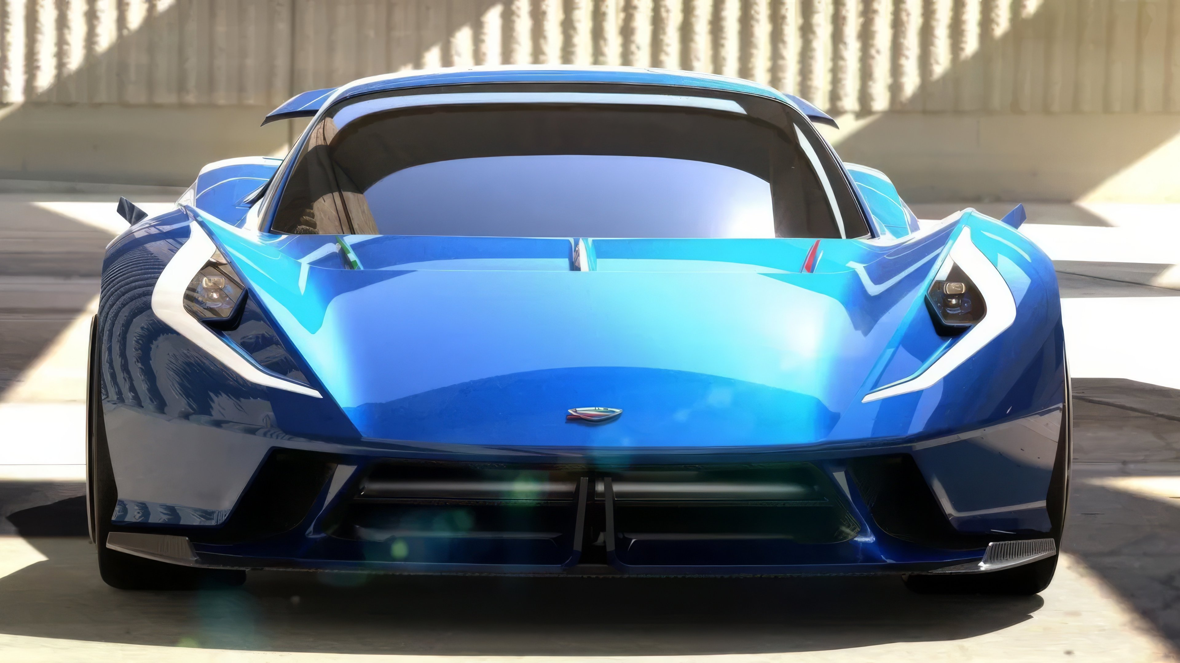 Estrema Fulminea  front view