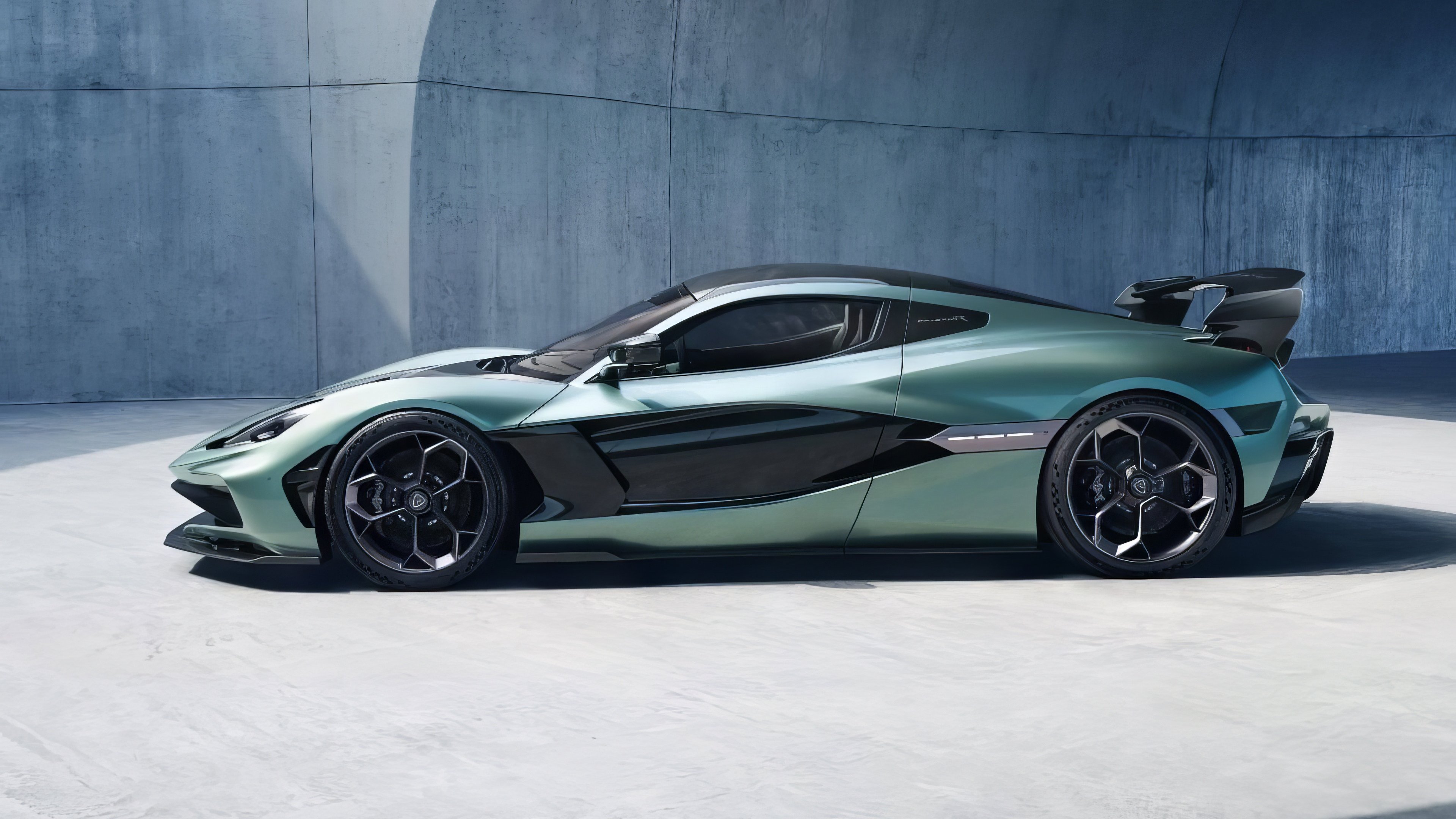 Rimac Nevara  side view