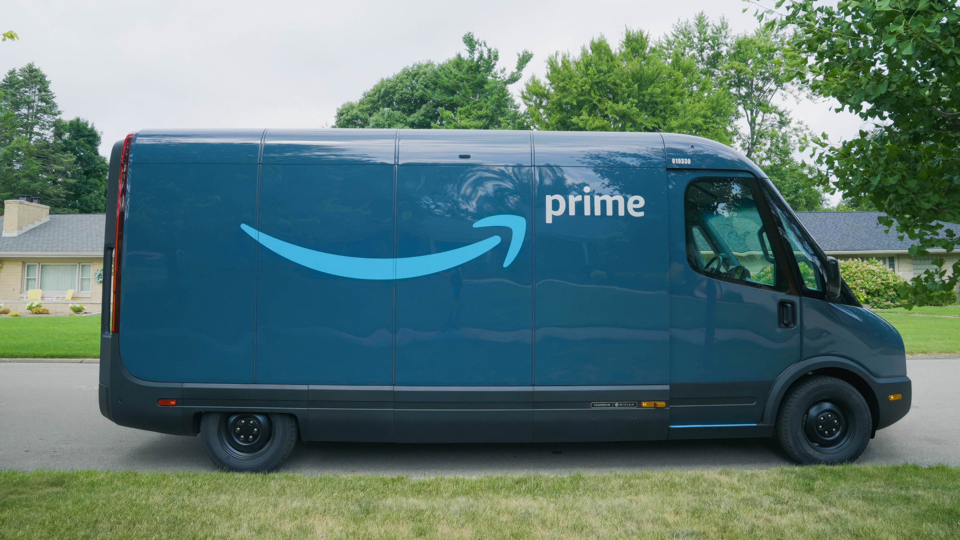 Rivian EDV 400 | 700 side view