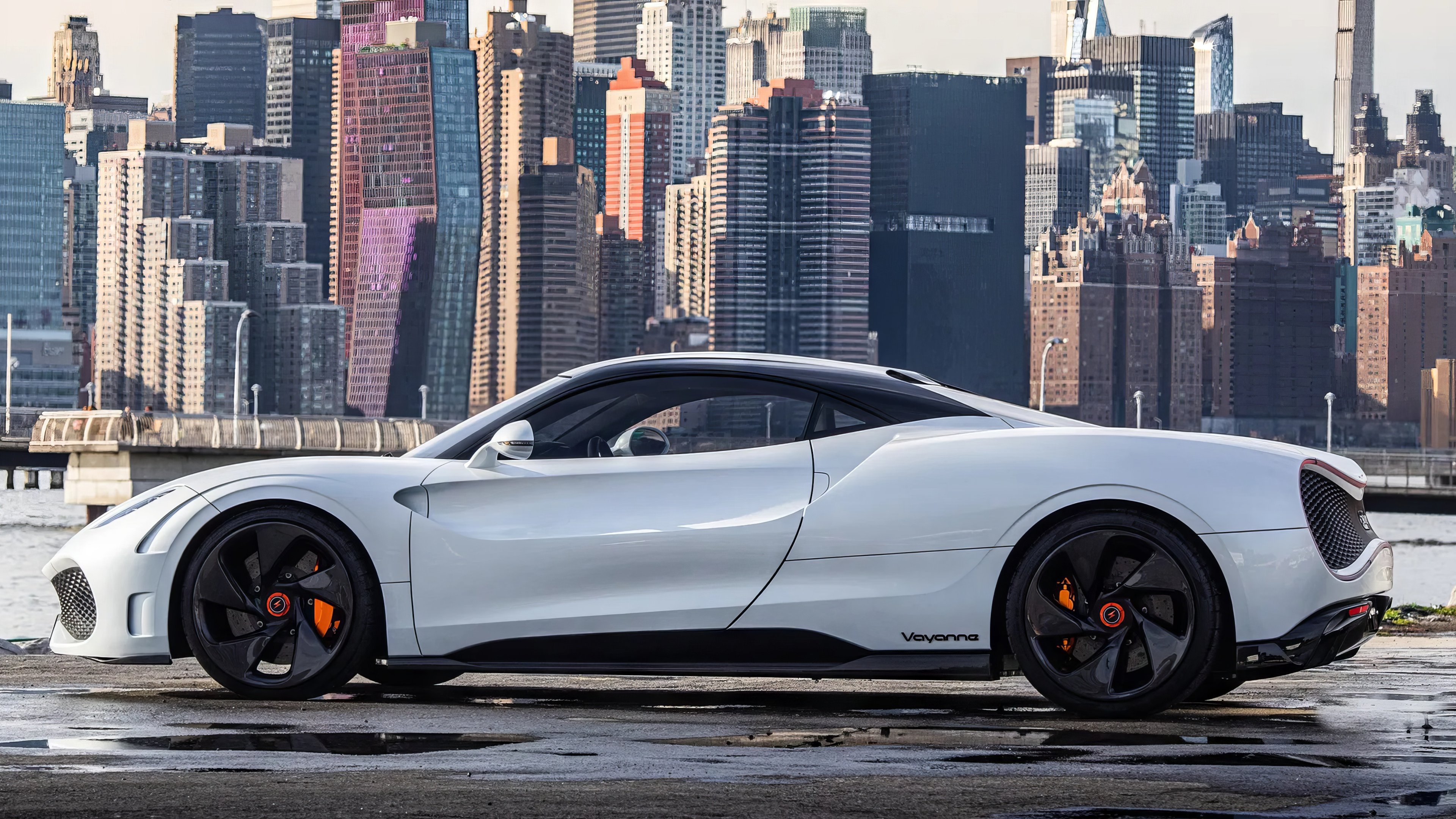 Deus Vayanne  side view