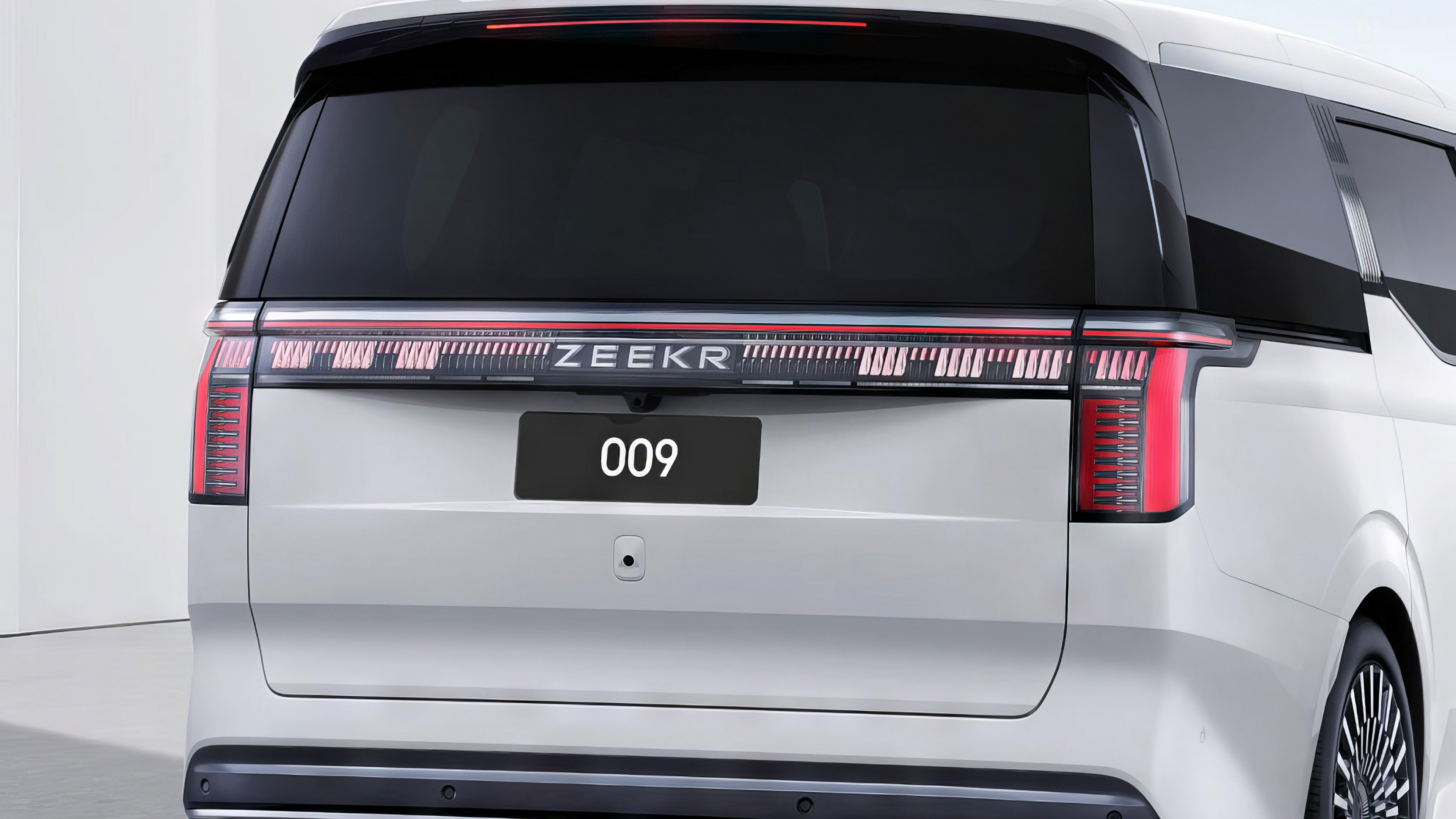 Zeekr 9  rear view