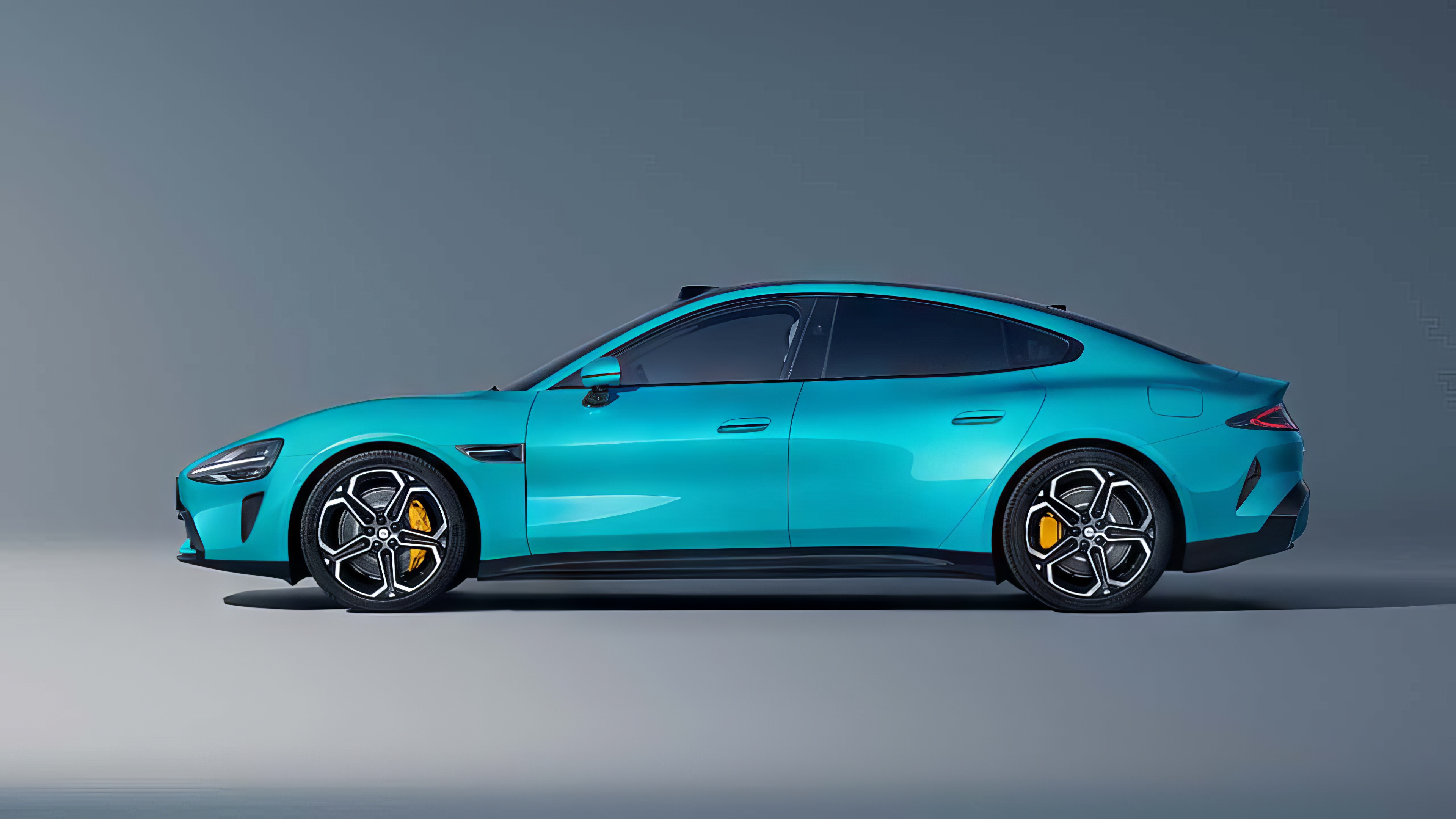 Xiaomi SU7 AWD side view