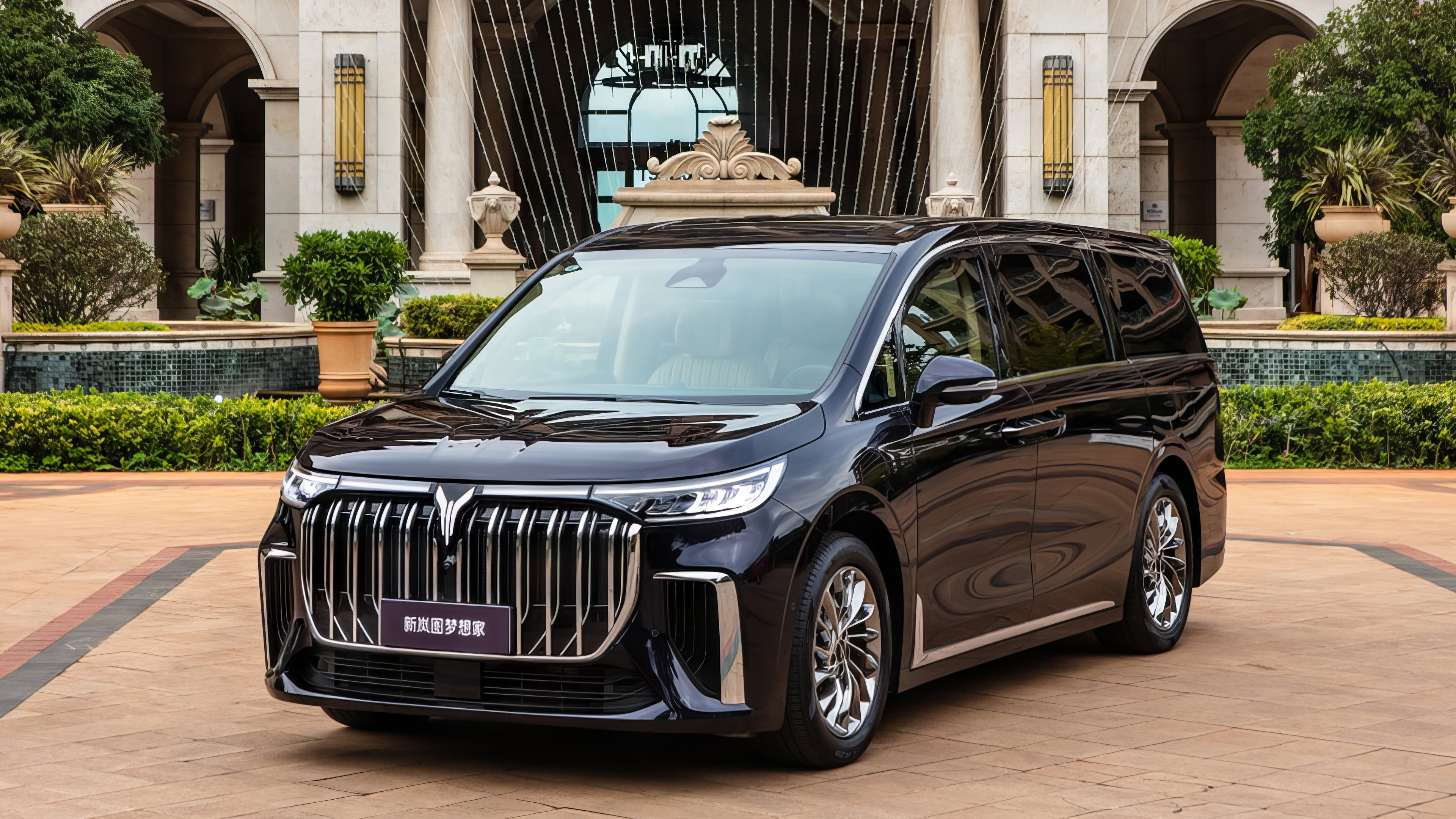 Voyah Dreamer  front view