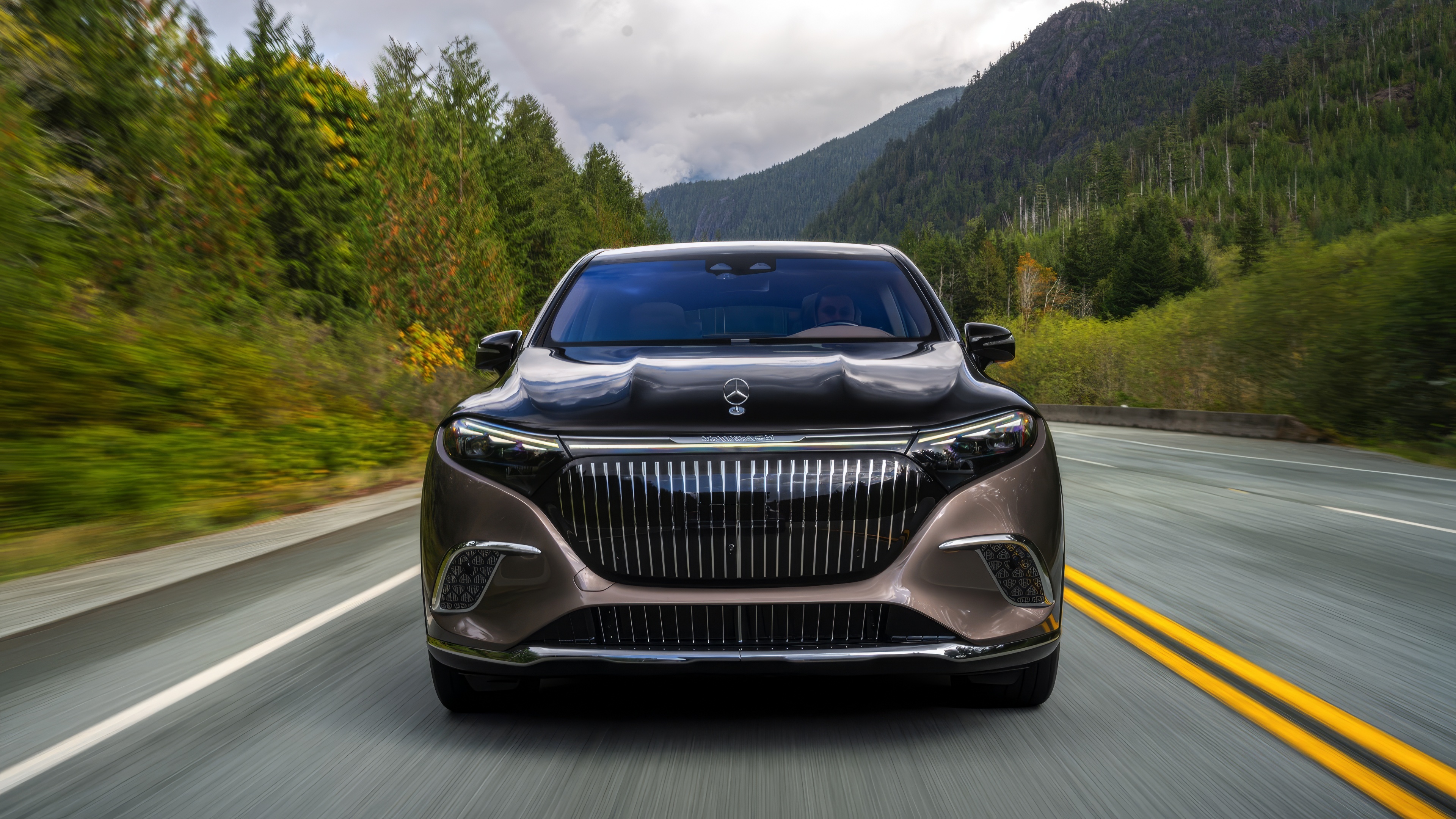 Mercedes-Benz EQS Maybach 680 SUV front view