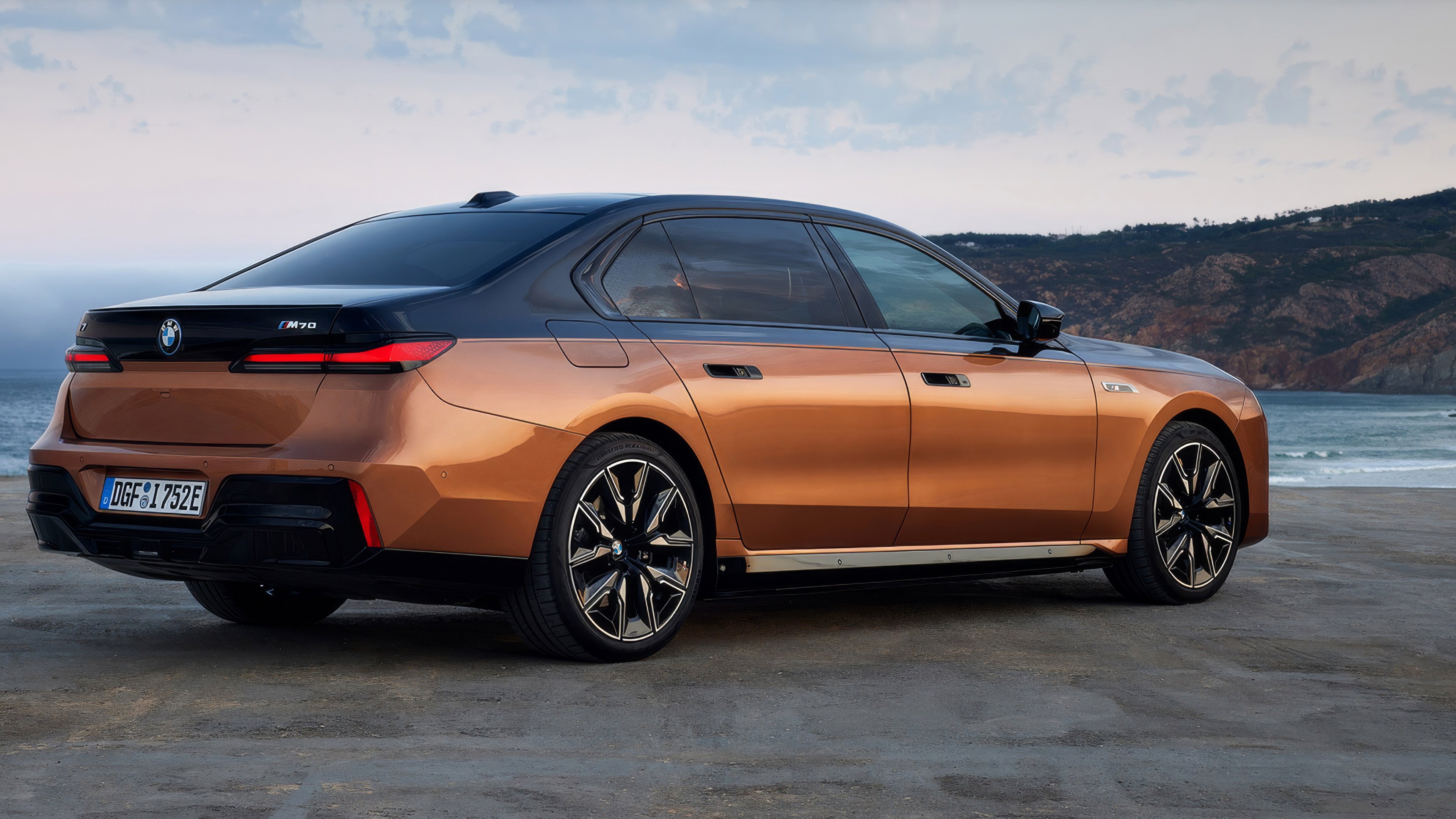 BMW i7 eDrive 50 rear view