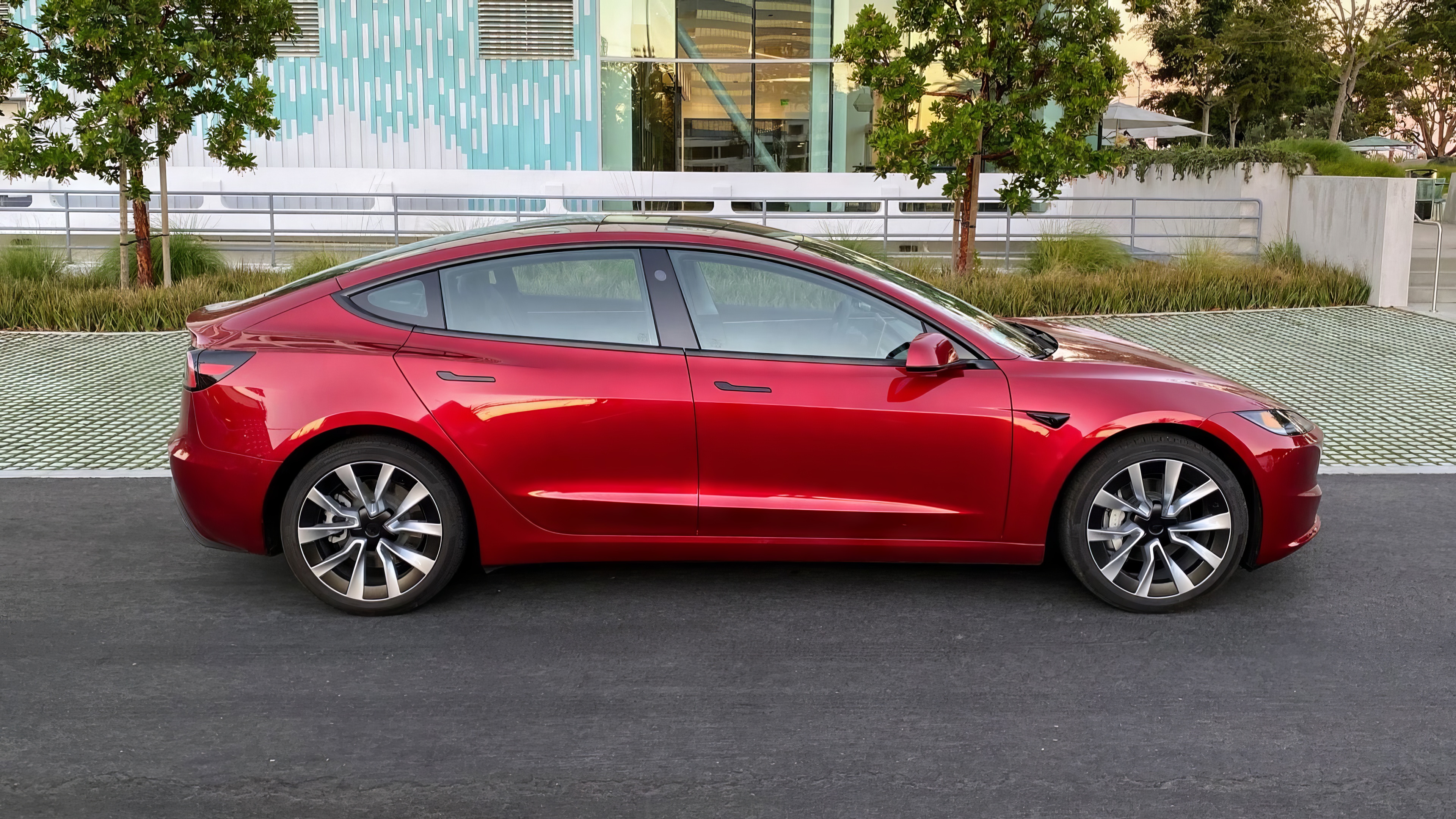Tesla Model 3 LR AWD side view