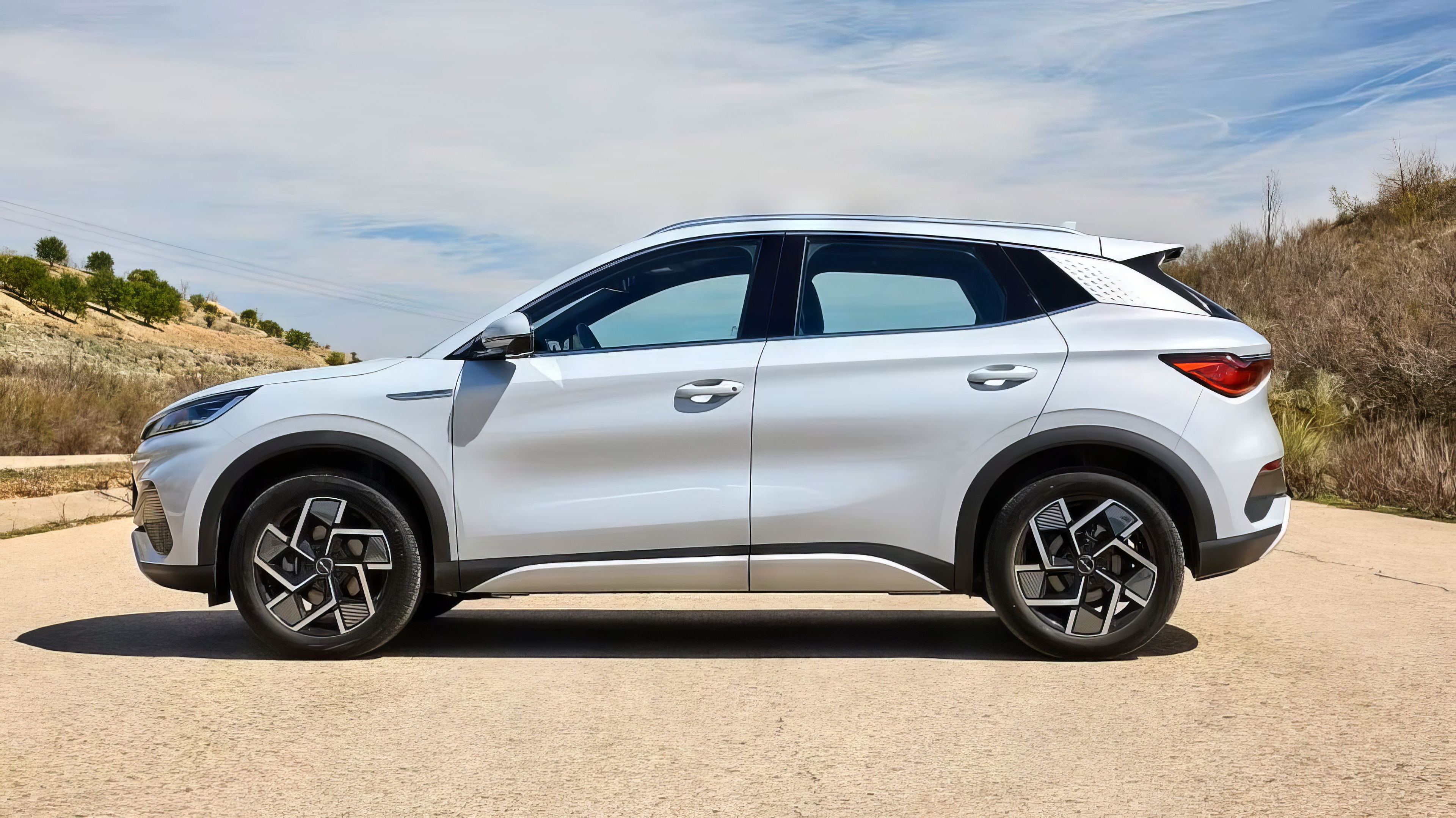 BYD Atto 3 LR side view