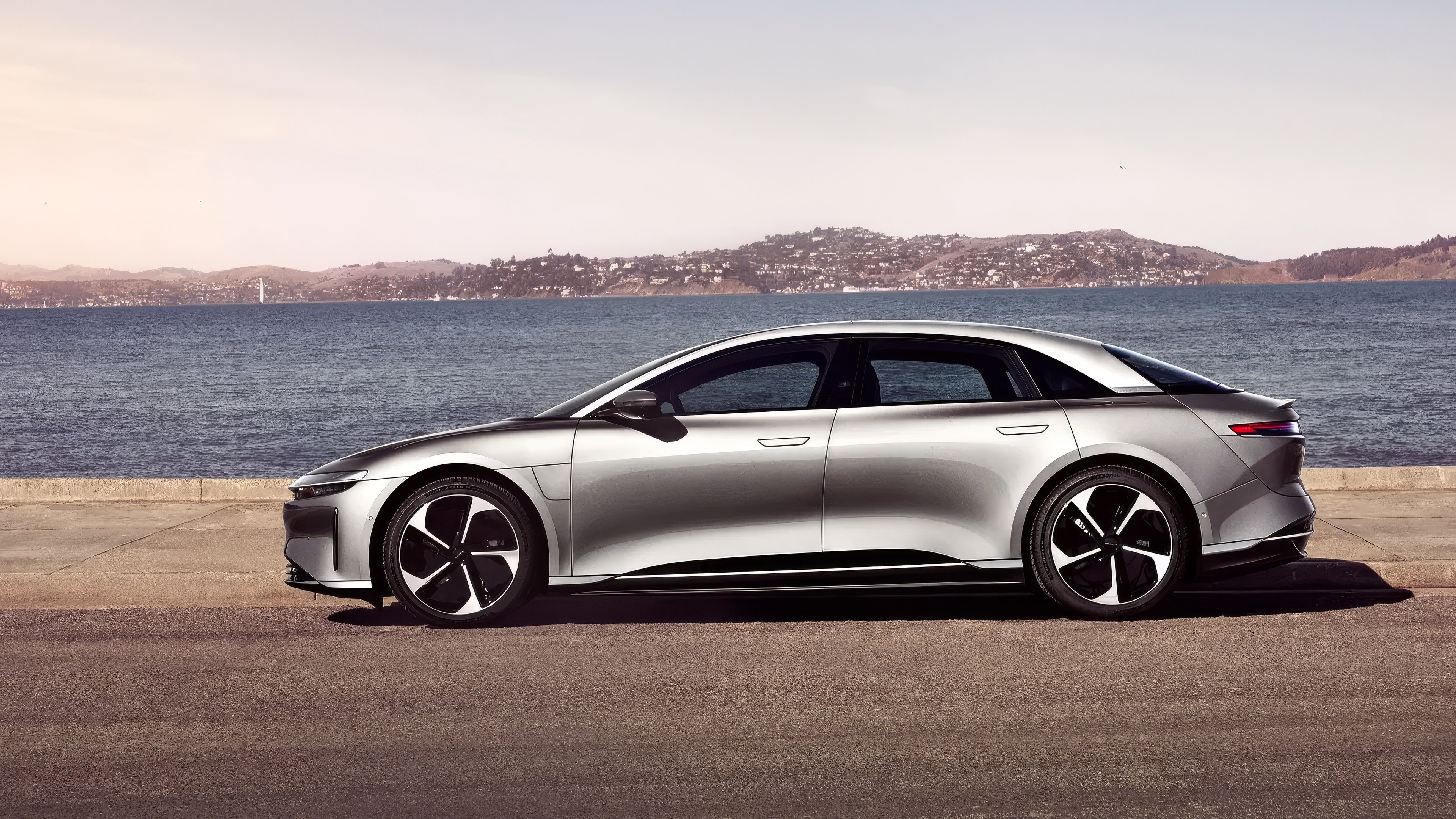 Lucid Air  side view