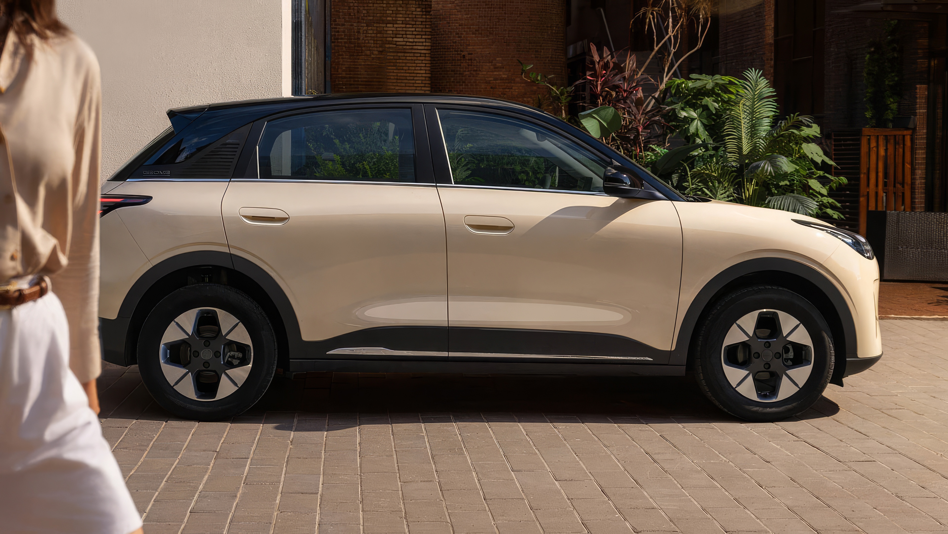 Geely GEOME Xingyuan  side view