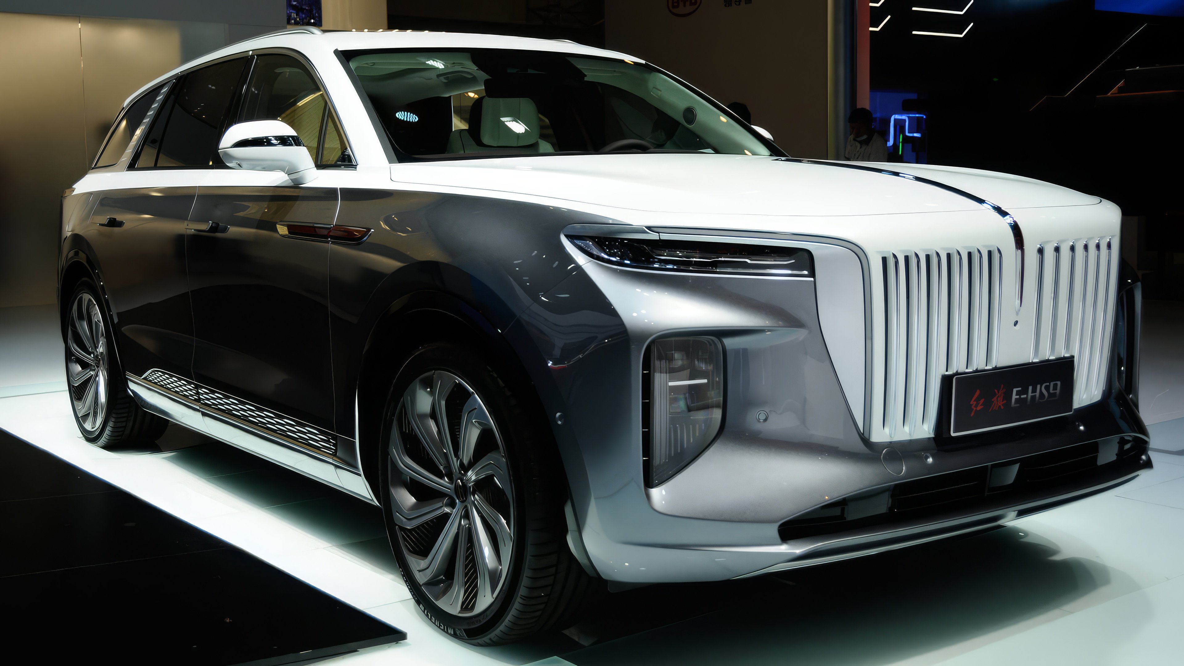 Hongqi E-HS9 99 kWh front view